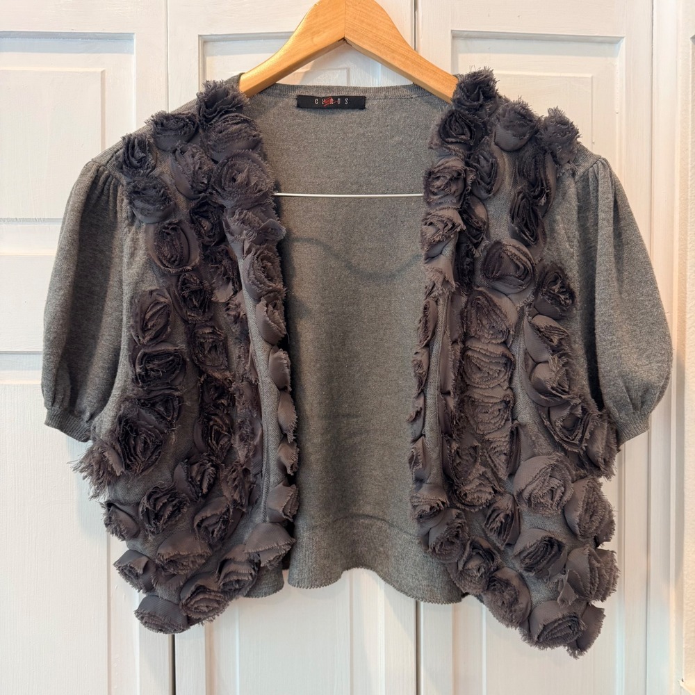 Cyrus Coquette Y2K Women Grey Floral Rosette Cropped Cardigan S/S Shrug Bolero M